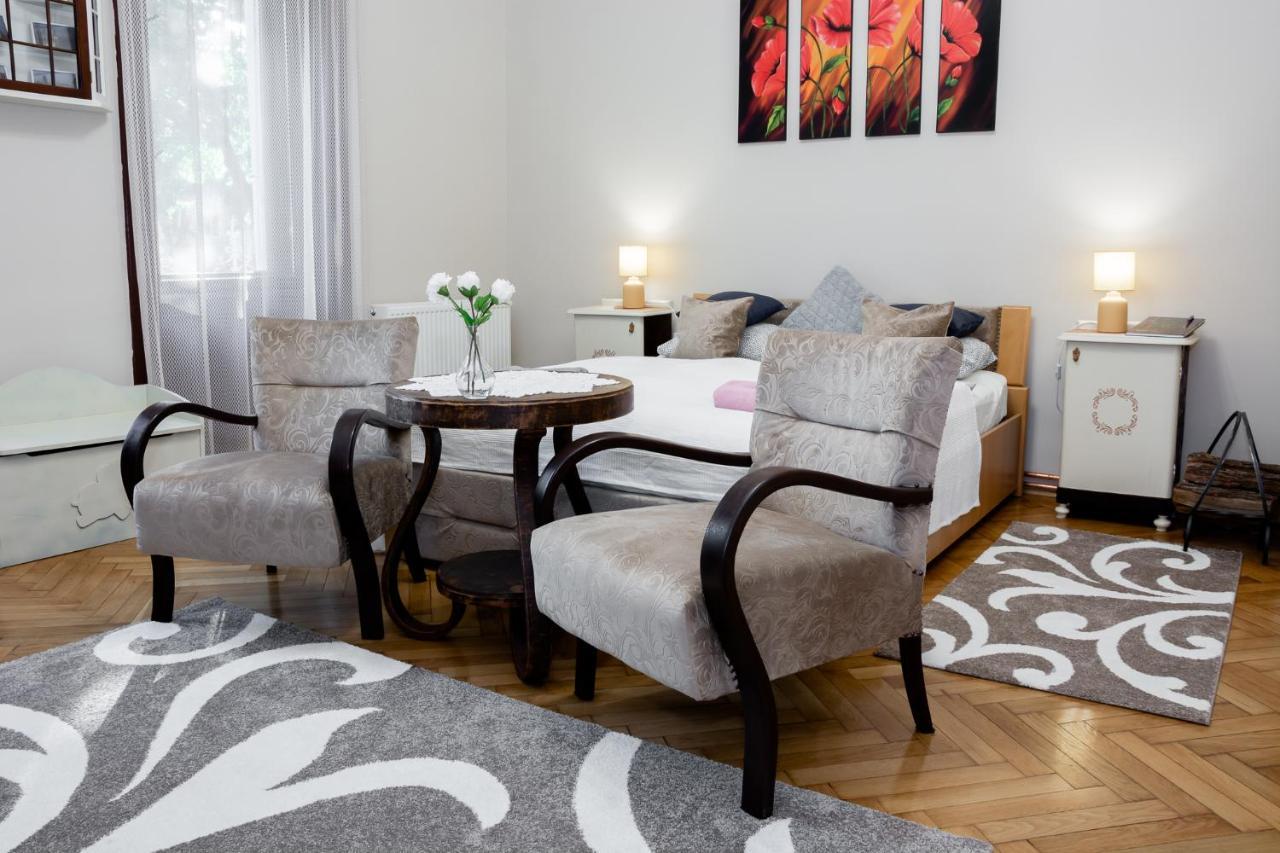 Апартаменти Ekszerdoboz Apartman Еґер Екстер'єр фото