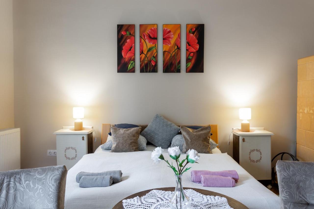 Апартаменти Ekszerdoboz Apartman Еґер Екстер'єр фото