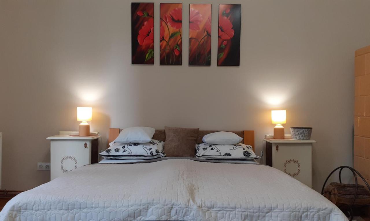 Апартаменти Ekszerdoboz Apartman Еґер Екстер'єр фото
