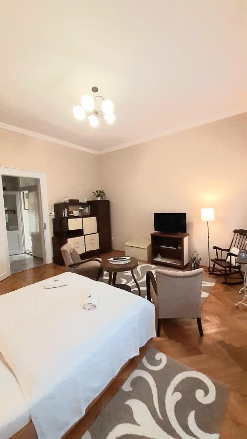 Апартаменти Ekszerdoboz Apartman Еґер Екстер'єр фото