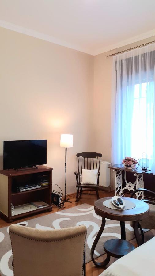 Апартаменти Ekszerdoboz Apartman Еґер Екстер'єр фото