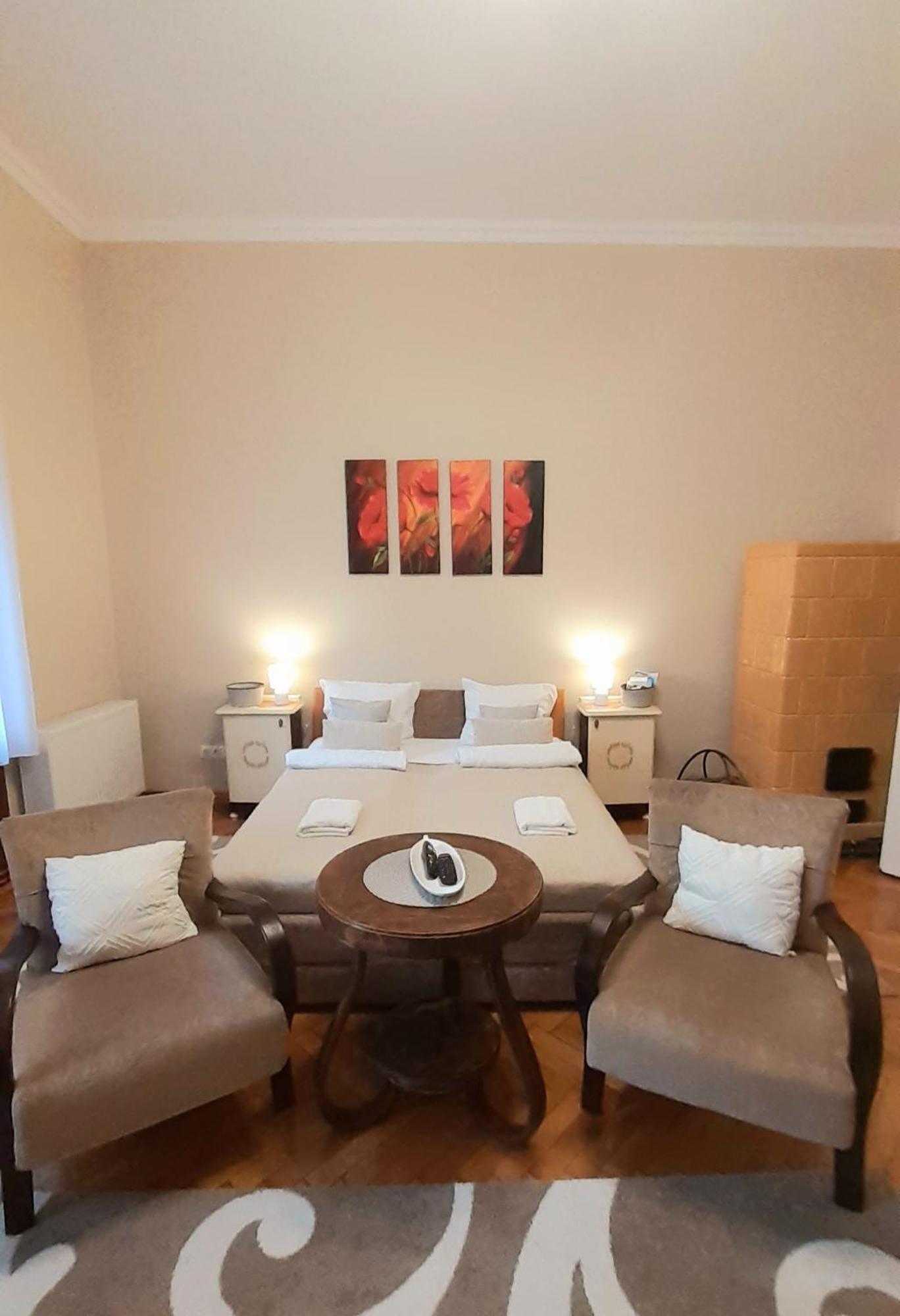 Апартаменти Ekszerdoboz Apartman Еґер Екстер'єр фото