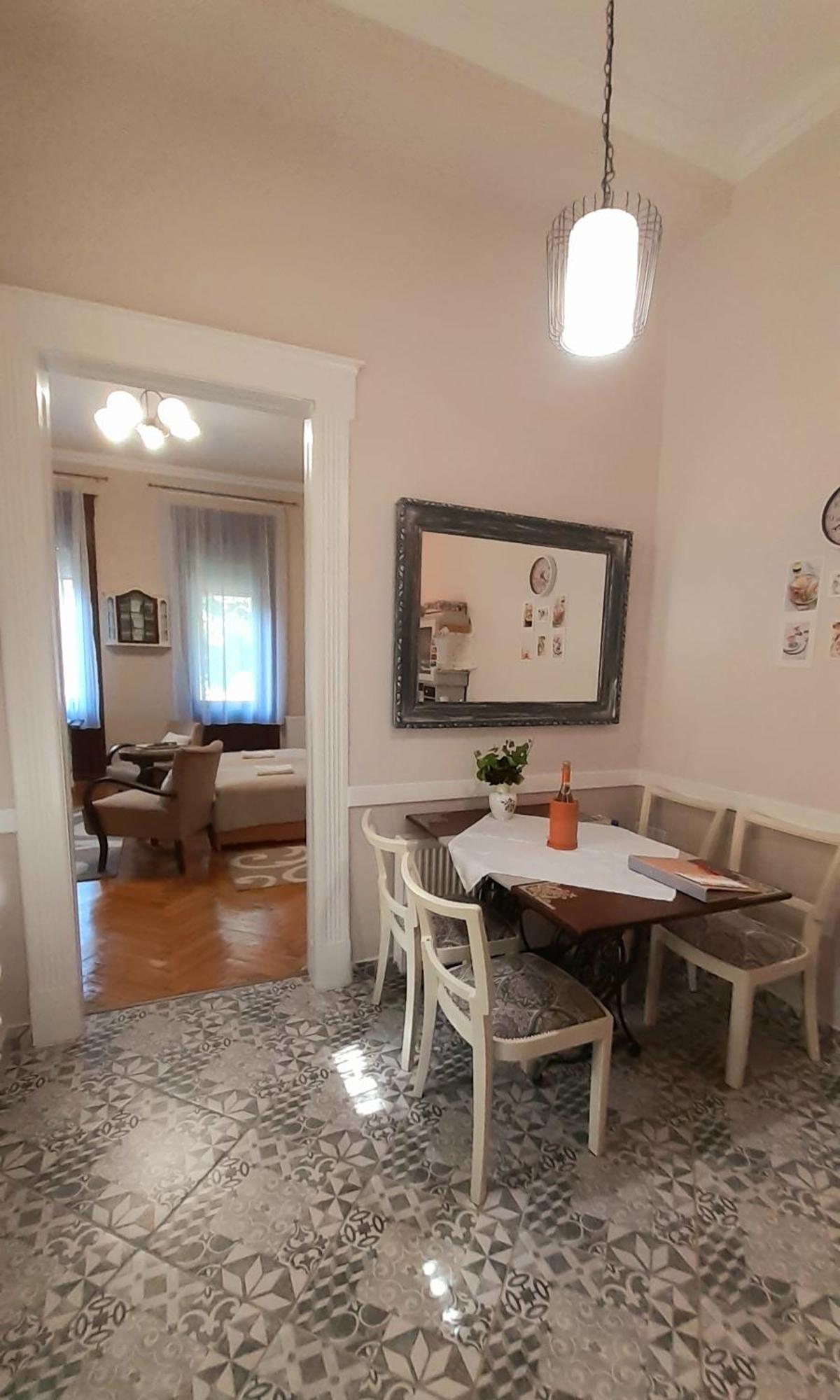 Апартаменти Ekszerdoboz Apartman Еґер Екстер'єр фото